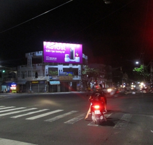 BA NO ĐÈN PHA CHIẾU SÁNG