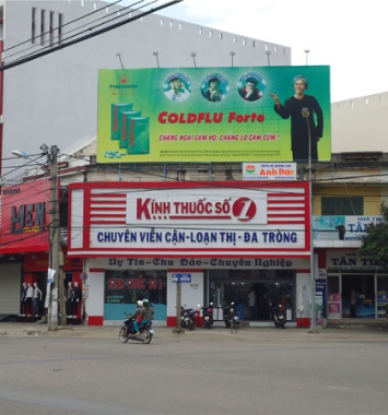 THI CÔNG BẢNG HIỆU CỬA HÀNG MẮT KÍNH
